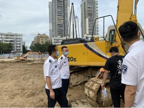 西鄉(xiāng)在全市首創(chuàng)黃綠標簽制度，非道路移動機械設備進入身份管理新局面